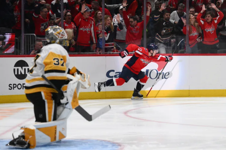 Capitals top Penguins in Ovechkin's final home opener